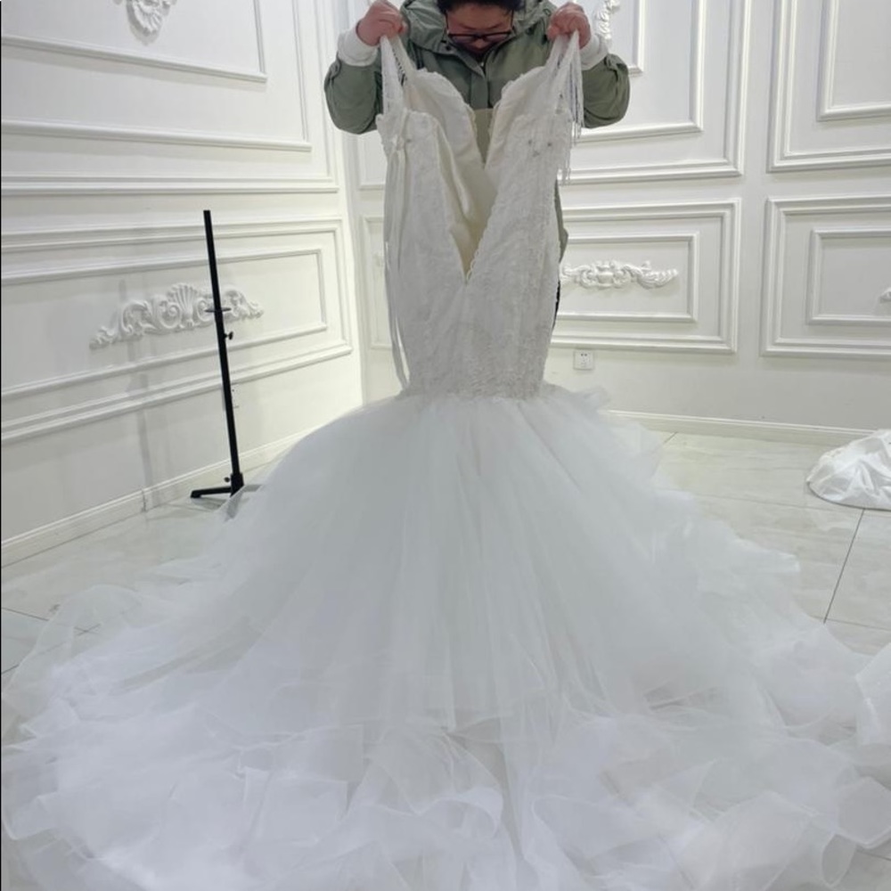I’m selling my wedding dress I can’t fit it it’s brand new fresh out the box